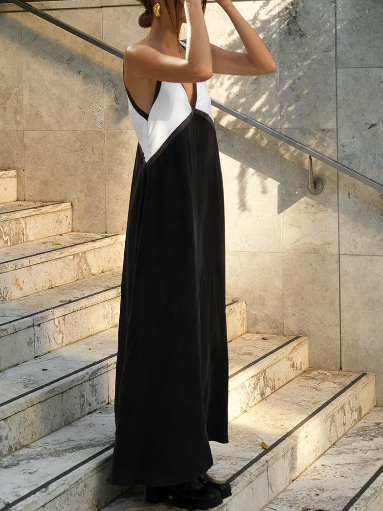 Blush&Bloom | Chic dress with pointed neckline
